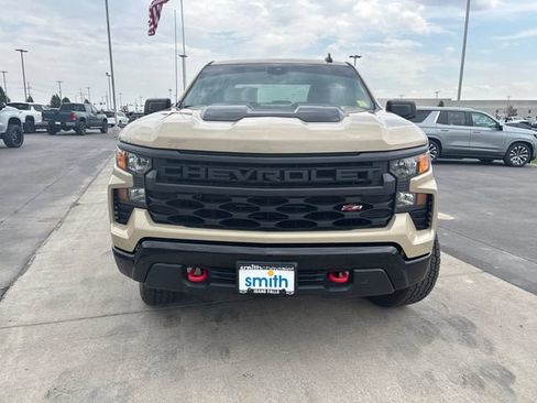 Certified 2022 Chevrolet Silverado 1500 Custom Trail Boss w/ LPO, Dark Essentials Package AWD/4WD image 8
