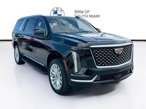 Used 2025 Cadillac Escalade ESV Luxury RWD image 1