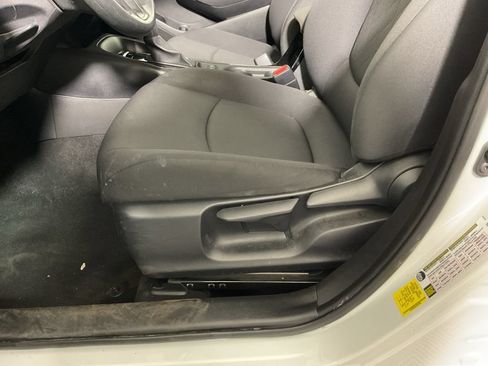 Used 2022 Toyota Corolla LE FWD image 21