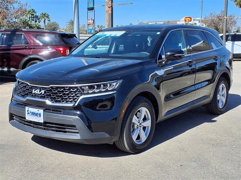Used 2023 Kia Sorento LX image 3