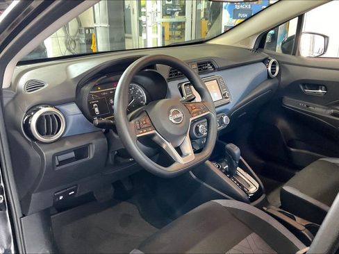 Used 2025 Nissan Versa SV FWD image 4