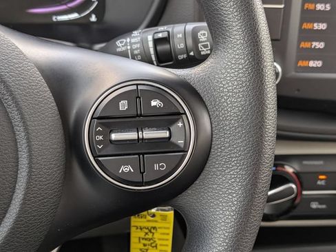 Used 2025 Kia Soul LX w/ LX Technology Package FWD image 24