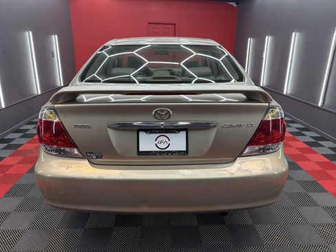 Used 2005 Toyota Camry LE FWD image 4
