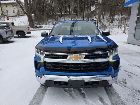 Used 2023 Chevrolet Silverado 1500 LT w/ Z71 Off-Road Package image 2