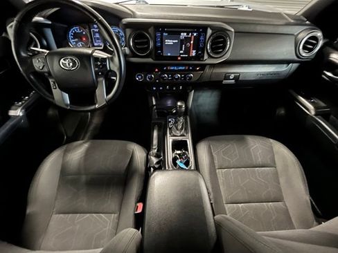 Used 2017 Toyota Tacoma TRD Off-Road AWD/4WD image 17