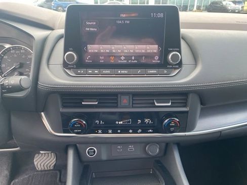 Used 2023 Nissan Rogue SV image 9