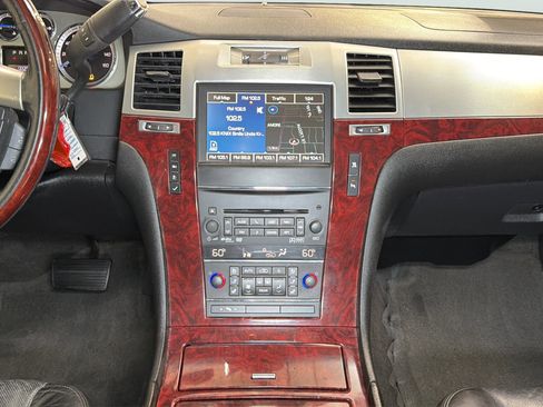 Used 2011 Cadillac Escalade ESV Luxury AWD/4WD image 15