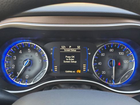 Used 2018 Chrysler Pacifica Touring Plus image 18