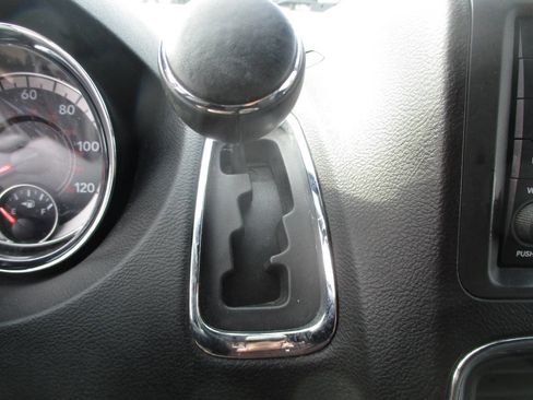 Used 2020 Dodge Grand Caravan SXT image 23