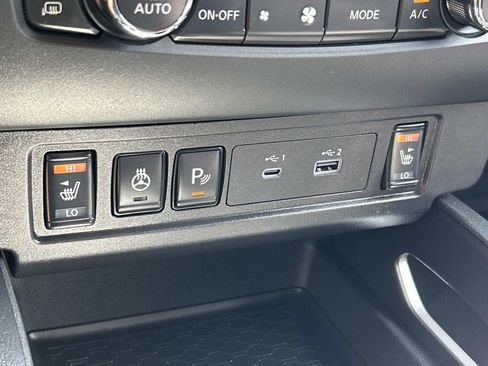 Used 2025 Nissan Frontier SV w/ SV Convenience Package RWD image 34
