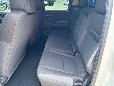 Used 2024 Nissan Frontier SV w/ SV Convenience Package RWD image 15