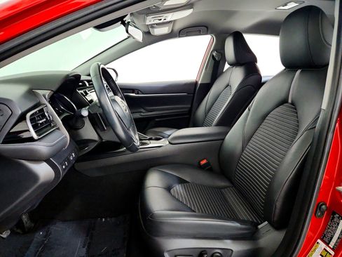 Used 2019 Toyota Camry SE image 9