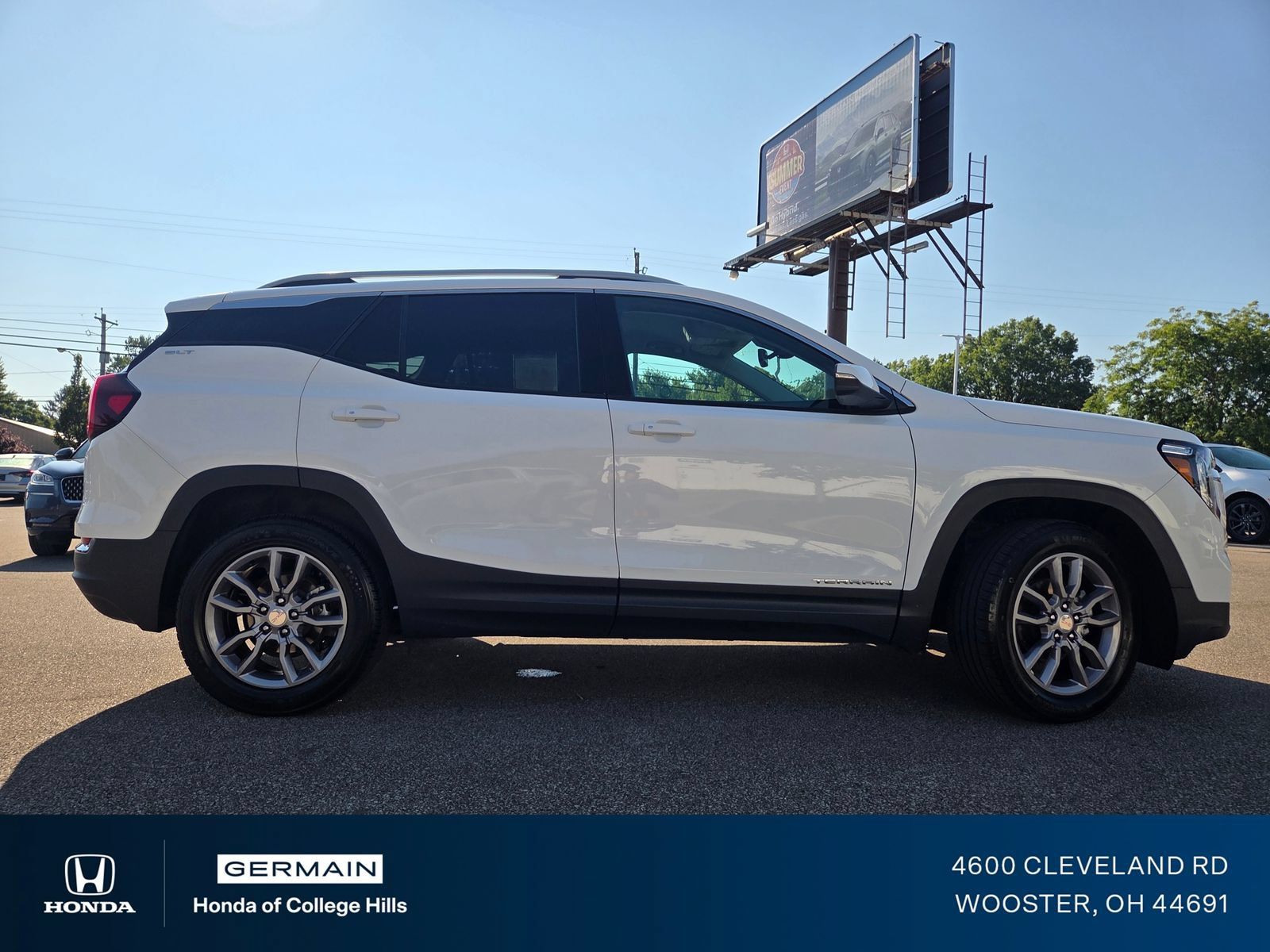 Used 2024 GMC Terrain SLT AWD/4WD image 19