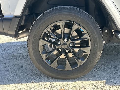 Used 2022 Jeep Wrangler Unlimited Sahara image 18