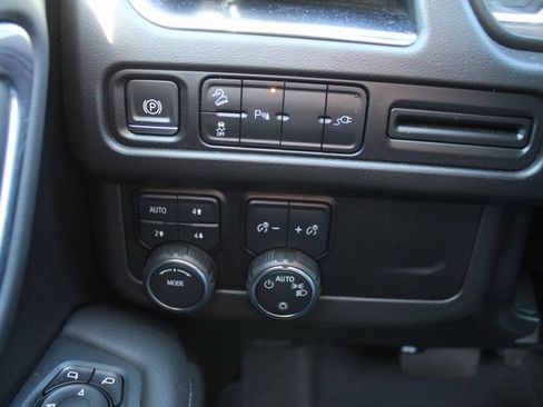 Used 2021 Chevrolet Tahoe Z71 image 27