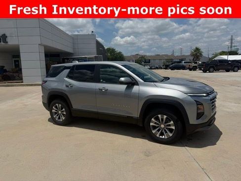 Used 2026 Chevrolet Equinox LT FWD image 2