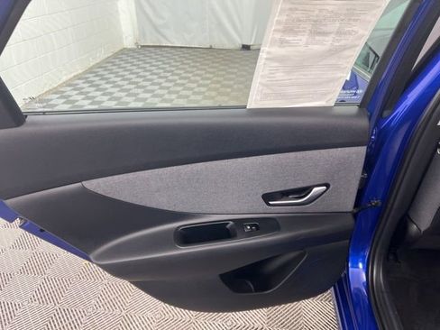 Used 2023 Hyundai Elantra Limited image 17