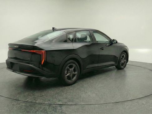 Used 2025 Kia K4 LXS image 9