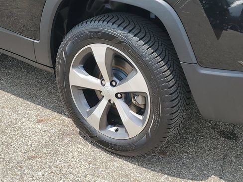Used 2020 Jeep Cherokee Limited AWD/4WD image 31