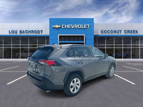 Used 2022 Toyota RAV4 LE image 8