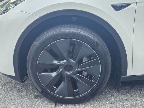 Used 2024 Tesla Model Y Long Range image 16