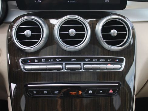 Certified 2022 Mercedes-Benz GLC 300 w/ Premium Package Lite image 21