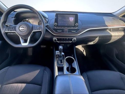 Used 2024 Nissan Altima 2.5 SV image 7
