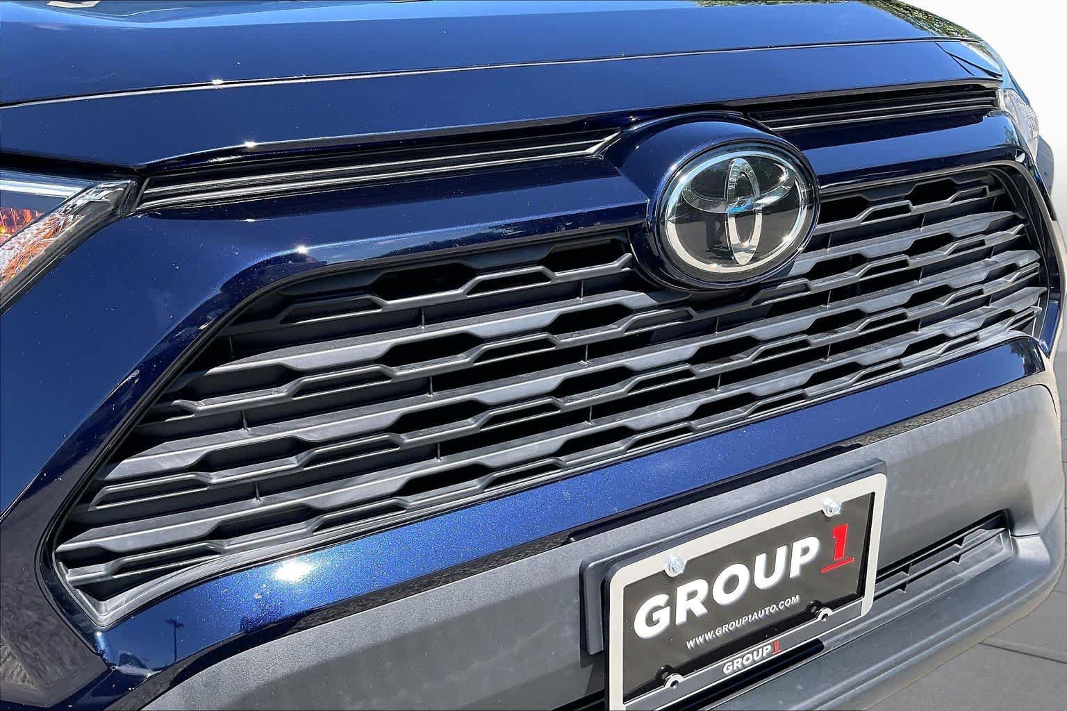 Used 2021 Toyota RAV4 XLE Premium AWD/4WD image 31