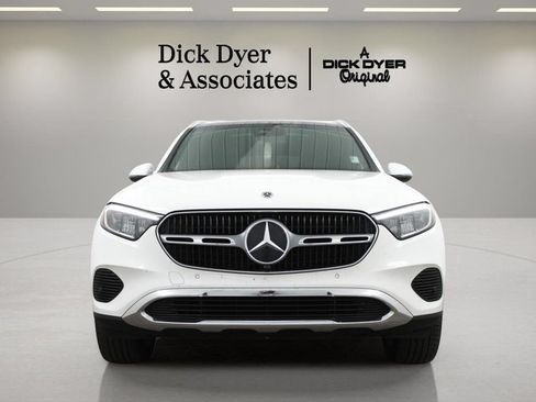 Used 2025 Mercedes-Benz GLC 300 image 4