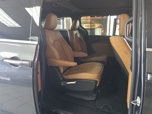 Used 2022 Chrysler Pacifica Pinnacle FWD image 17