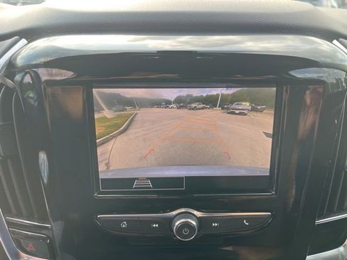 Used 2021 Chevrolet Traverse LT FWD image 20