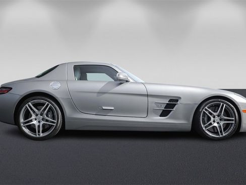 Used 2012 Mercedes-Benz SLS AMG Coupe image 2