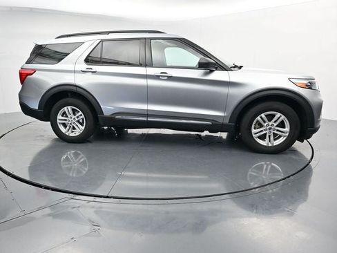 Used 2024 Ford Explorer XLT w/ Equipment Group 202A AWD/4WD image 12