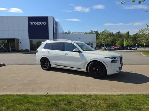 Used 2023 BMW X7 xDrive40i AWD/4WD image 2