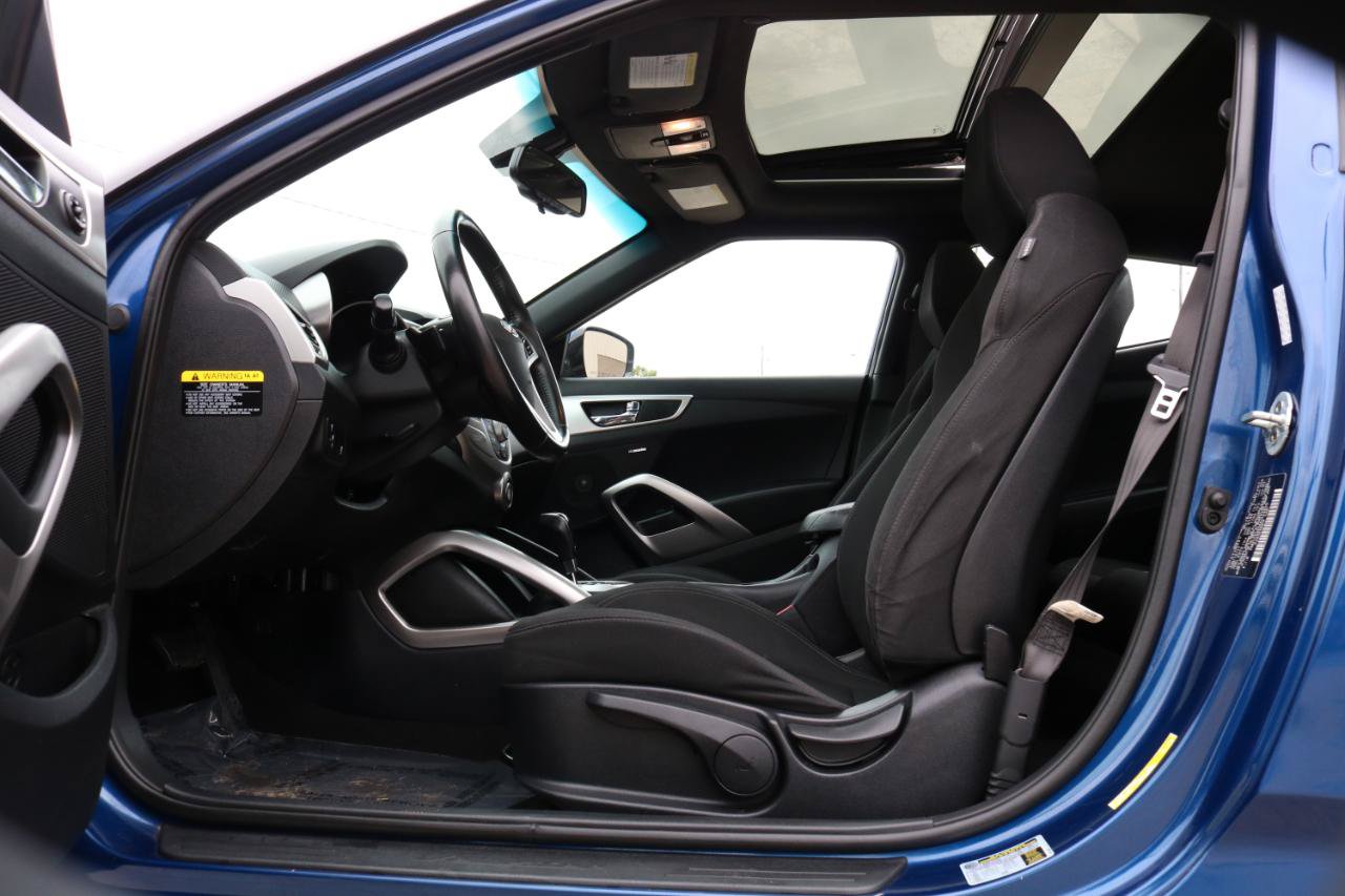 Used 2017 Hyundai Veloster Value Edition FWD image 17