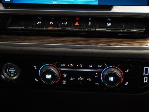Used 2023 Chevrolet Silverado 1500 LT AWD/4WD image 20