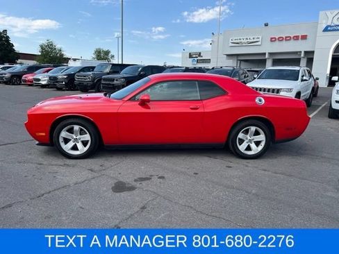 Used 2014 Dodge Challenger SXT RWD image 2