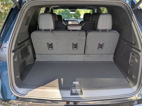 New 2027 Chevrolet Traverse RS FWD image 32