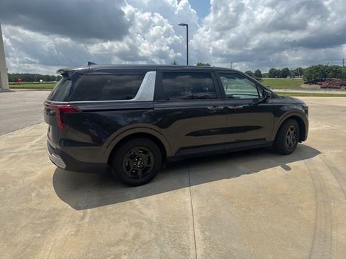 Used 2025 Kia Carnival FWD image 6