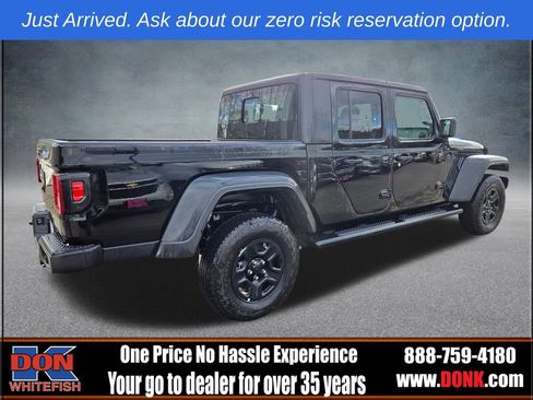 Used 2025 Jeep Gladiator Sport image 5