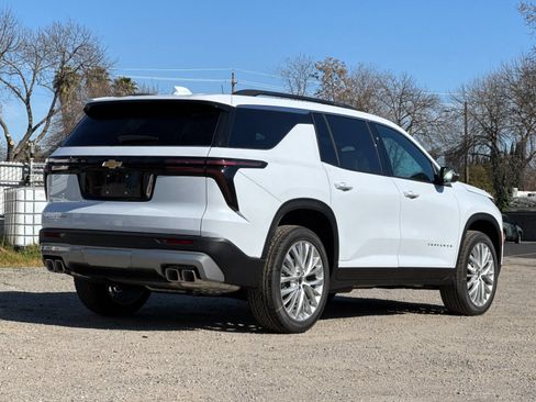 New 2026 Chevrolet Traverse LT FWD image 3