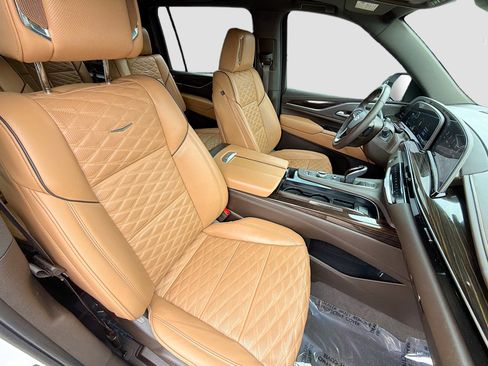 Used 2023 Cadillac Escalade ESV Premium Luxury w/ Performance Package image 16