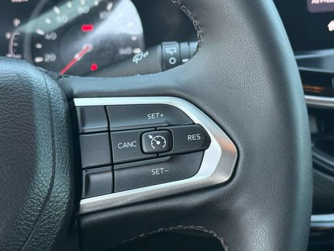 Used 2025 Jeep Compass Latitude w/ Convenience Group AWD/4WD image 18