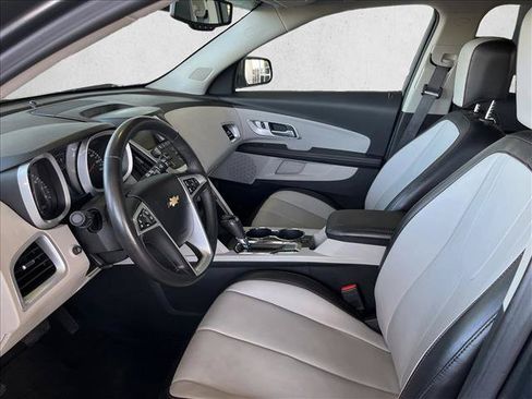 Used 2017 Chevrolet Equinox Premier w/ Enhanced Convenience Package AWD/4WD image 9