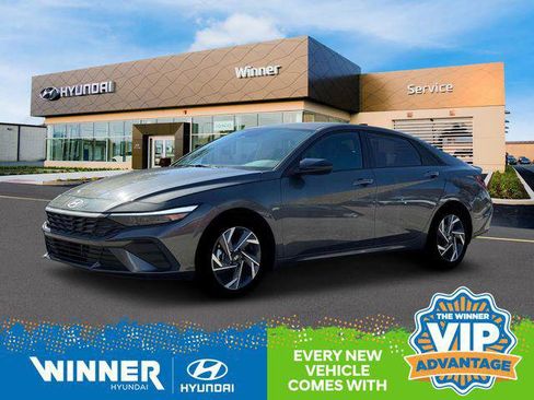 New 2025 Hyundai Elantra SEL image 2