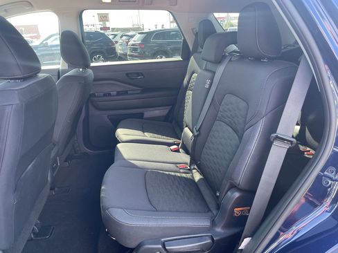 Used 2025 Nissan Pathfinder SV image 23