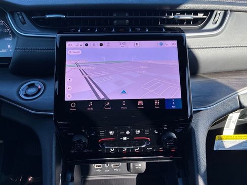 New 2025 Jeep Grand Cherokee Limited w/ Luxury Tech Group II image 19