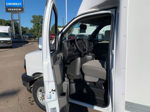 New 2025 Chevrolet Express 3500 w/ Power Convenience Package image 19