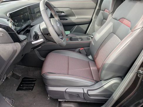 New 2026 Nissan Kicks SR image 14