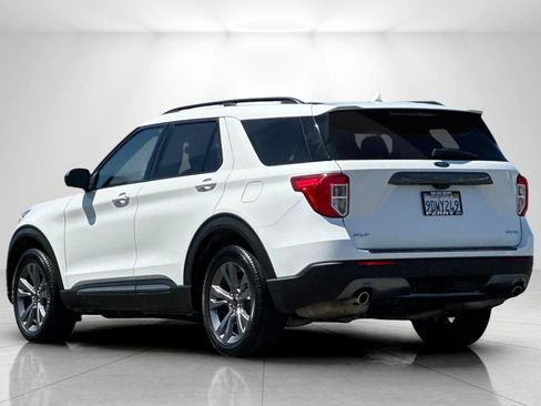 Used 2022 Ford Explorer XLT w/ Equipment Group 202A AWD/4WD image 5